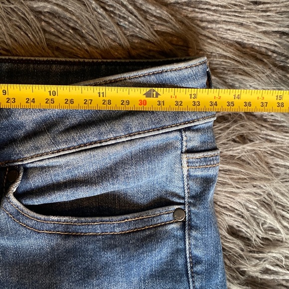 Ripped UNIQLO Jeans - Picture 6 of 6